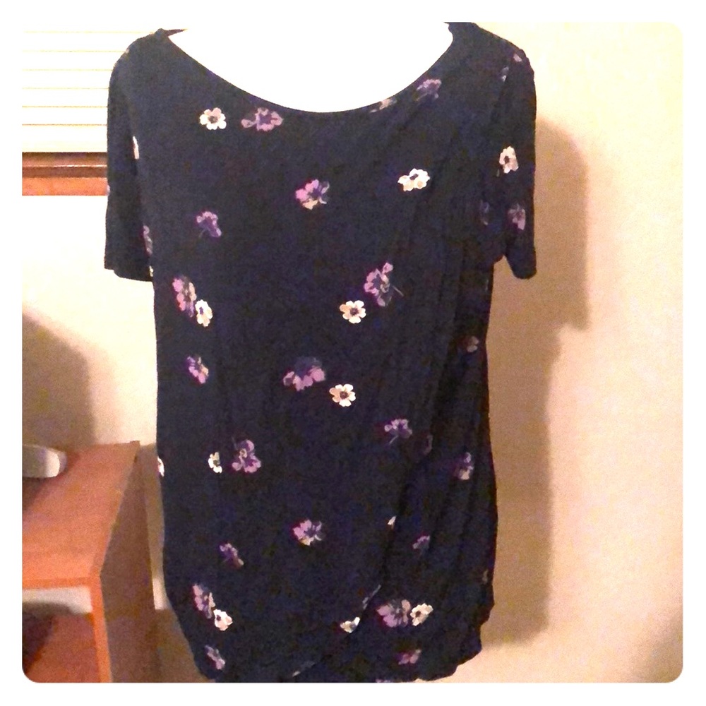Old Navy Maternity/Breastfeeding shirt